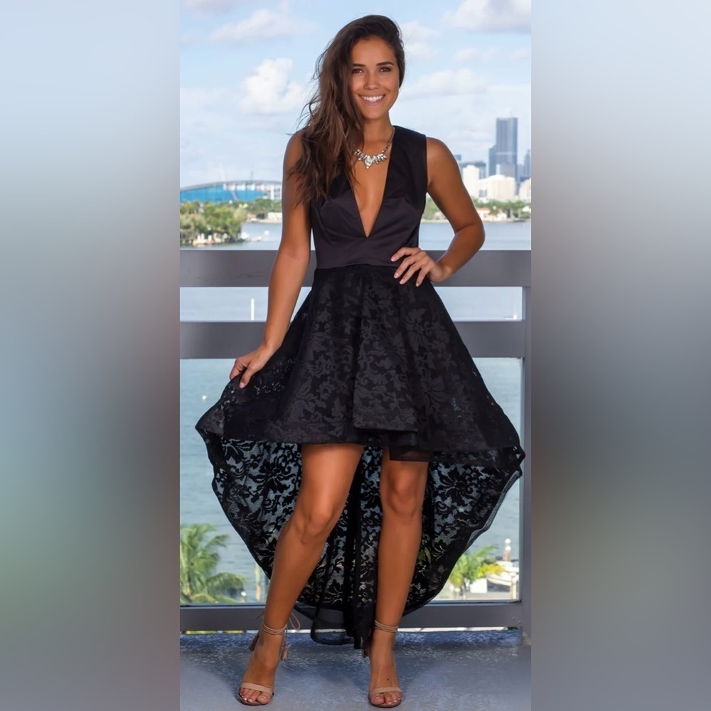 Luxxel Women’s Black High Low Dress Lace and Tulle V-Neckline Dress Size Small